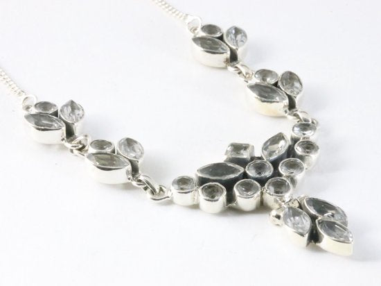 Zilveren collier met bergkristal stenen afbeelding 2