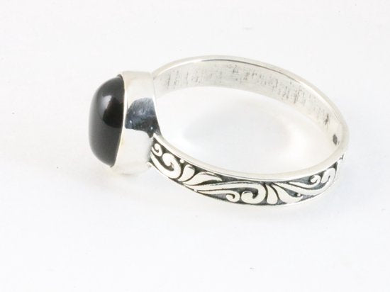 Fijne bewerkte zilveren ring met onyx afbeelding 2