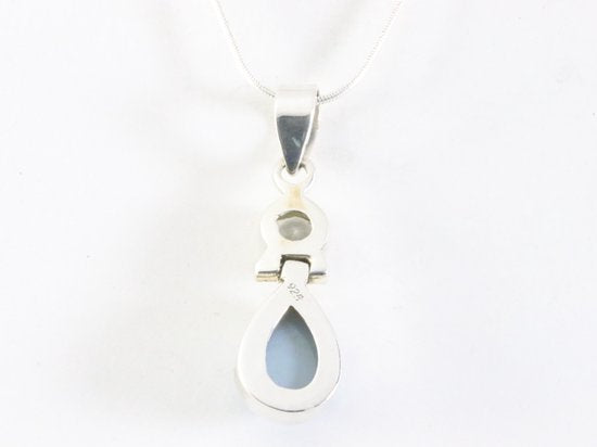 Zilveren hanger met blauwe opaal en bergkristal aan ketting afbeelding 3