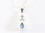 Zilveren hanger met blauwe opaal en bergkristal aan ketting afbeelding 3