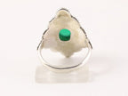 Bewerkte zilveren ring met groene onyx afbeelding 3