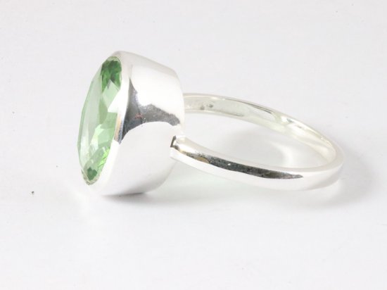 Hoogglans zilveren ring met groene amethist afbeelding 2
