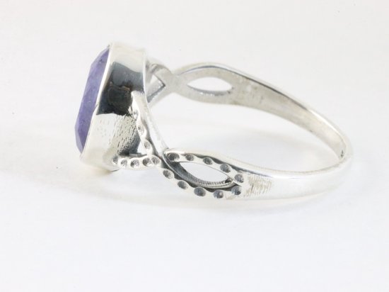 Fijne opengewerkte zilveren ring met blauwe saffier afbeelding 2