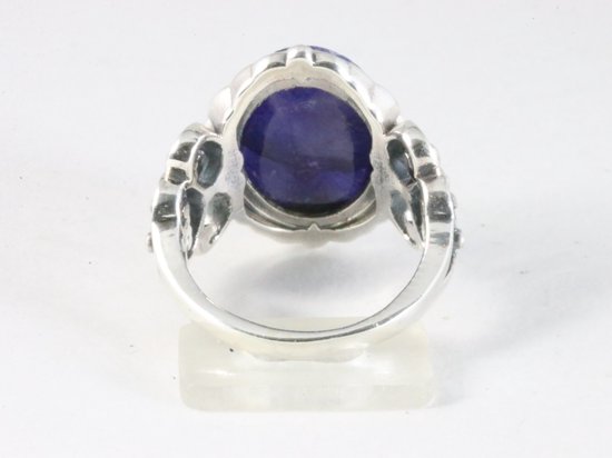 Opengewerkte zilveren ring met blauwe saffier afbeelding 3