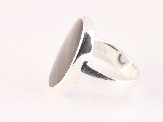 Ovale hoogglans zilveren ring met zwarte parelmoer afbeelding 2
