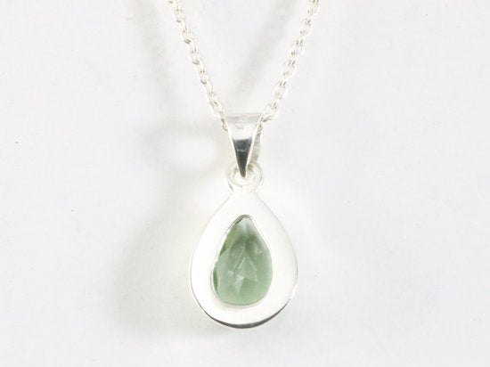 Druppelvormige zilveren hanger met groene amethist aan ketting afbeelding 3