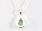 Druppelvormige zilveren hanger met groene amethist aan ketting afbeelding 3