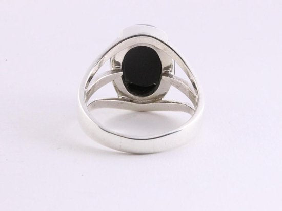 Opengewerkte zilveren ring met onyx afbeelding 3