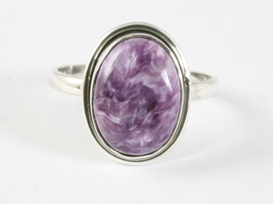 Ovale zilveren ring met paarse charoiet afbeelding 4