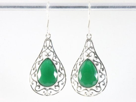 Opengewerkte zilveren oorbellen met smaragd afbeelding 3