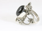 Bewerkte zilveren ring met onyx afbeelding 2