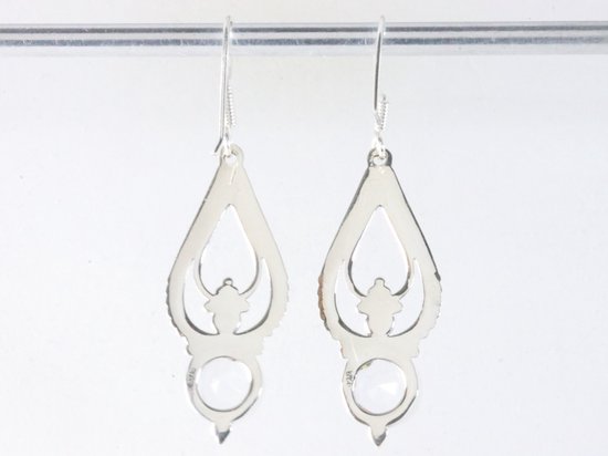 Lange opengewerkte zilveren oorbellen met bergkristal afbeelding 2