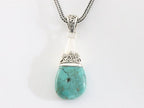 Traditionele bewerkte zilveren hanger met Tibetaanse turkoois aan ketting afbeelding 4