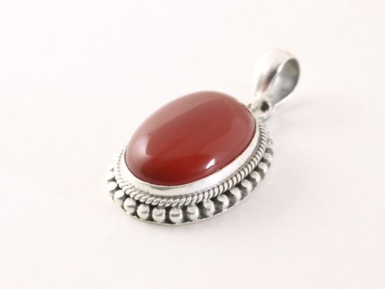 Bewerkte ovale zilveren hanger met carneool afbeelding 2
