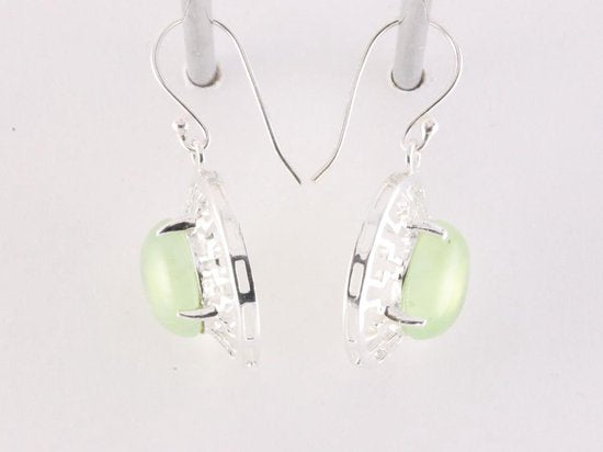 Opengewerkte zilveren oorbellen met prehniet afbeelding 2