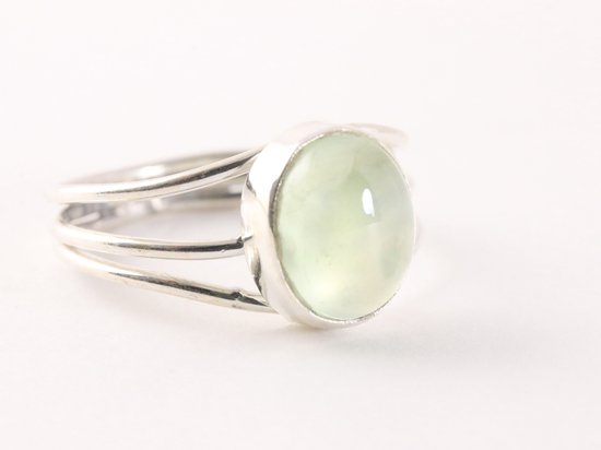 Opengewerkte zilveren ring met prehniet afbeelding 1