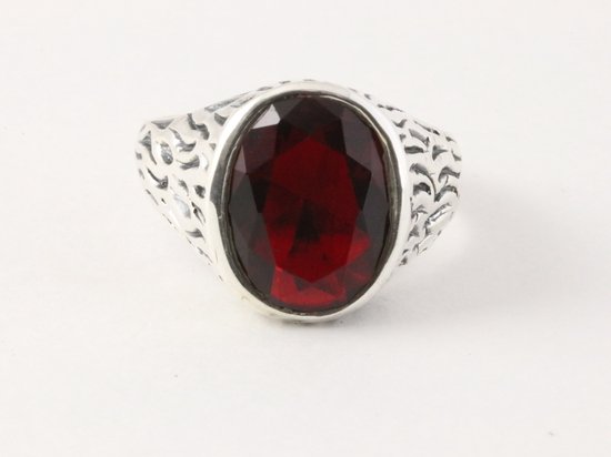 Bewerkte zilveren herenring met granaat afbeelding 4