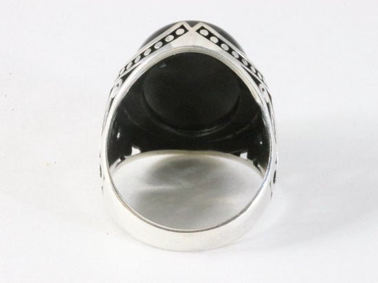 Zware bewerkte zilveren ring met onyx afbeelding 3