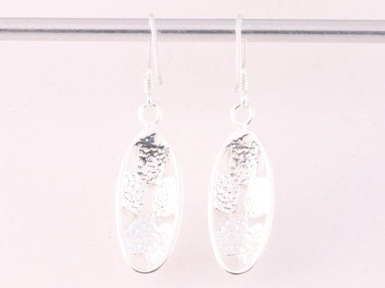 Lange opengewerkte zilveren oorbellen met parelmoer afbeelding 2