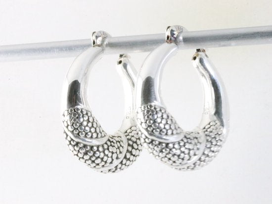 Bewerkte zilveren oorringen afbeelding 2