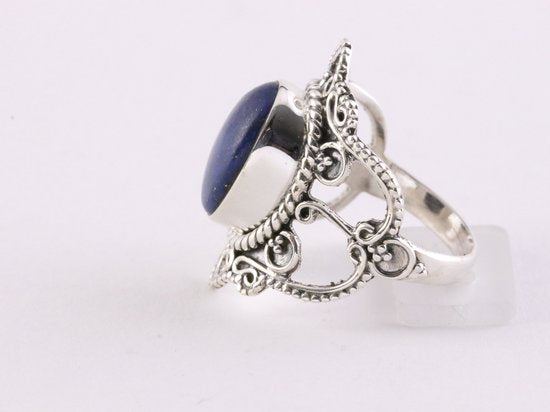 Bewerkte zilveren ring met lapis lazuli afbeelding 2