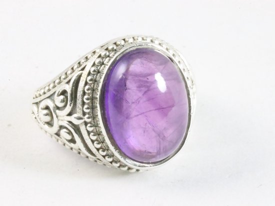 Zware bewerkte zilveren ring met amethist afbeelding 1