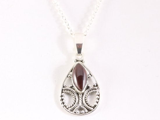 Fijne opengewerkte zilveren hanger met granaat aan ketting afbeelding 4