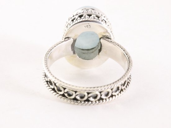 Traditionele bewerkte zilveren ring met aquamarijn afbeelding 3