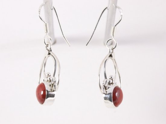 Opengewerkte zilveren oorbellen met rode jaspis afbeelding 2