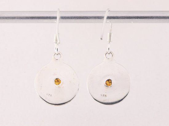 Fijne bewerkte ronde zilveren oorbellen met amber afbeelding 3