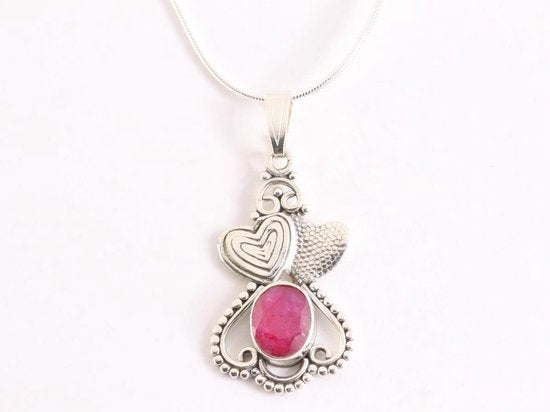 Bewerkte zilveren hanger met hartjes en robijn aan ketting afbeelding 4