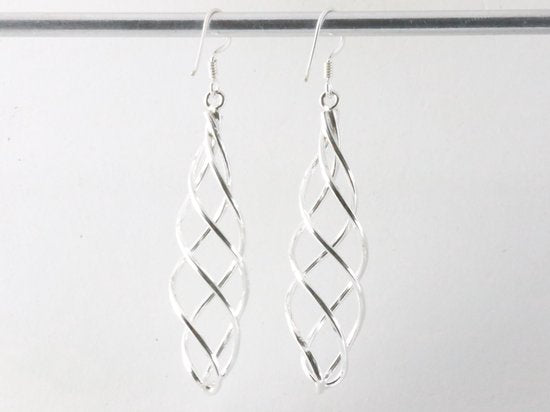 Lange opengewerkte zilveren oorbellen afbeelding 3