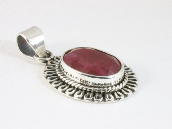Fijne bewerkte ovale zilveren hanger met robijn afbeelding 2