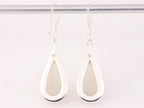 Druppelvormige zilveren oorbellen met witte agaat afbeelding 3