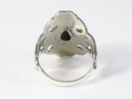 Bewerkte zilveren ring met onyx afbeelding 3