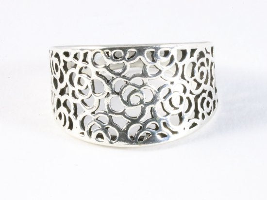 Opengewerkte zilveren ring met bloemen patroon afbeelding 4
