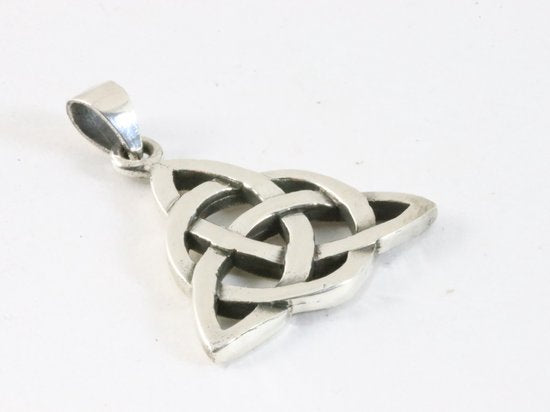 Zilveren triquetra hanger aan ketting afbeelding 2