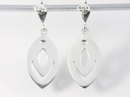 Opengewerkte zilveren oorstekers met marcasiet afbeelding 3