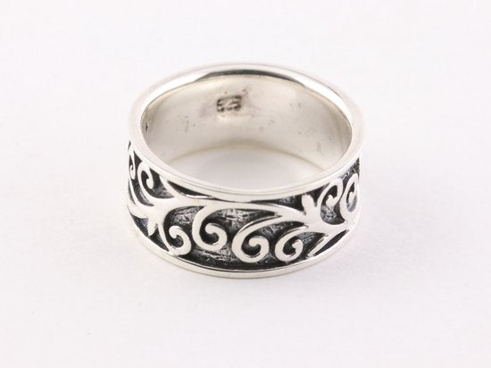 Zware zilveren ring met fantasiegravering afbeelding 2