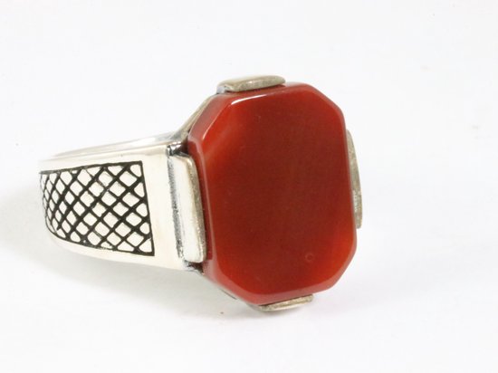 Zware bewerkte zilveren ring met carneool afbeelding 1