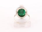 Bewerkte zilveren ring met smaragd afbeelding 3