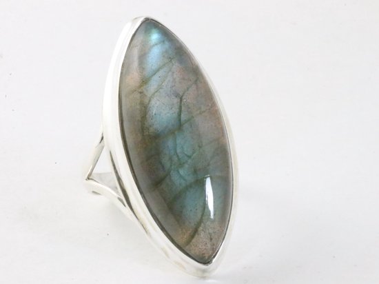 Langwerpige hoogglans zilveren ring met labradoriet afbeelding 1