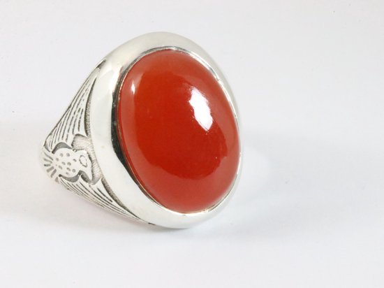 Zware bewerkte zilveren ring met carneool afbeelding 1