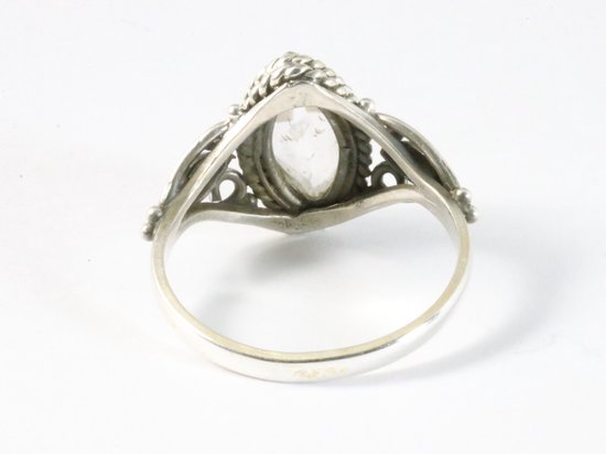 Fijne bewerkte zilveren ring met bergkristal afbeelding 3