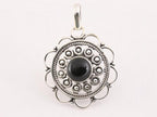 Opengewerkte zilveren hanger met onyx afbeelding 4