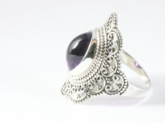 Bewerkte zilveren ring met amethist afbeelding 2