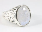 Bewerkte zilveren ring met regenboog maansteen afbeelding 1