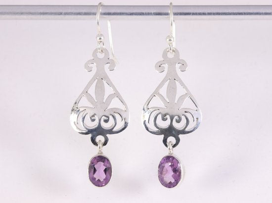 Lange opengewerkte zilveren oorbellen met amethist afbeelding 4
