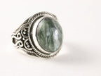 Bewerkte zilveren ring met groene serafiniet afbeelding 1