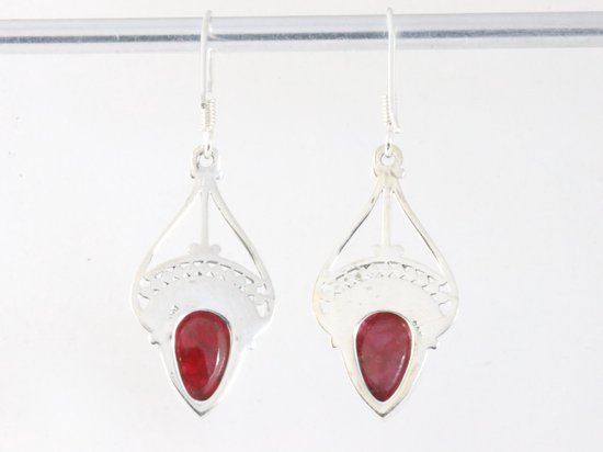 Opengewerkte zilveren oorbellen met robijn afbeelding 3